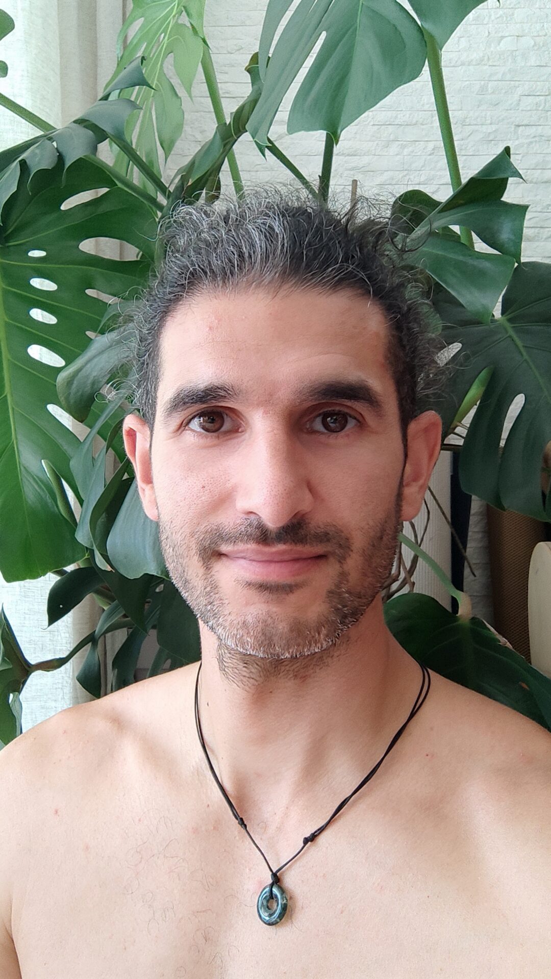 Portrait of Alexandre Najart, yoga teacher in Menton
