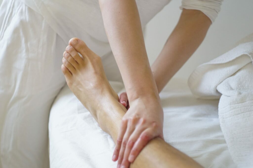 Himalayan deep tissue massage for relaxation in Menton
