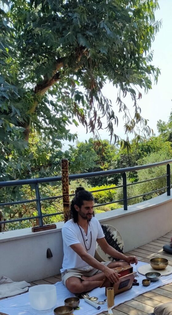 sound healing chanting in nature with the shruti box and bowls