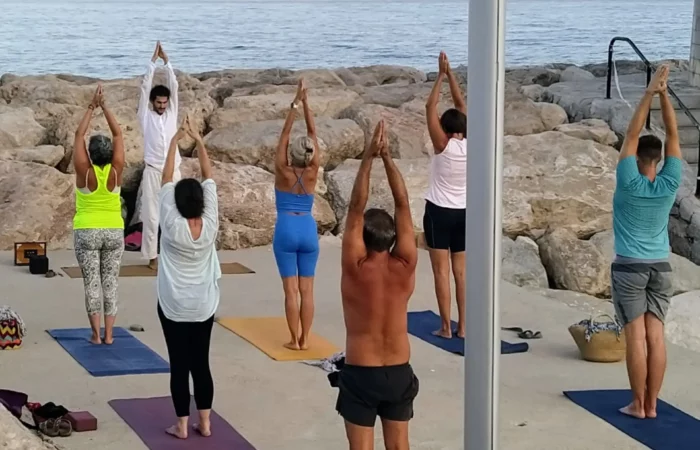 outdoor yoga menton